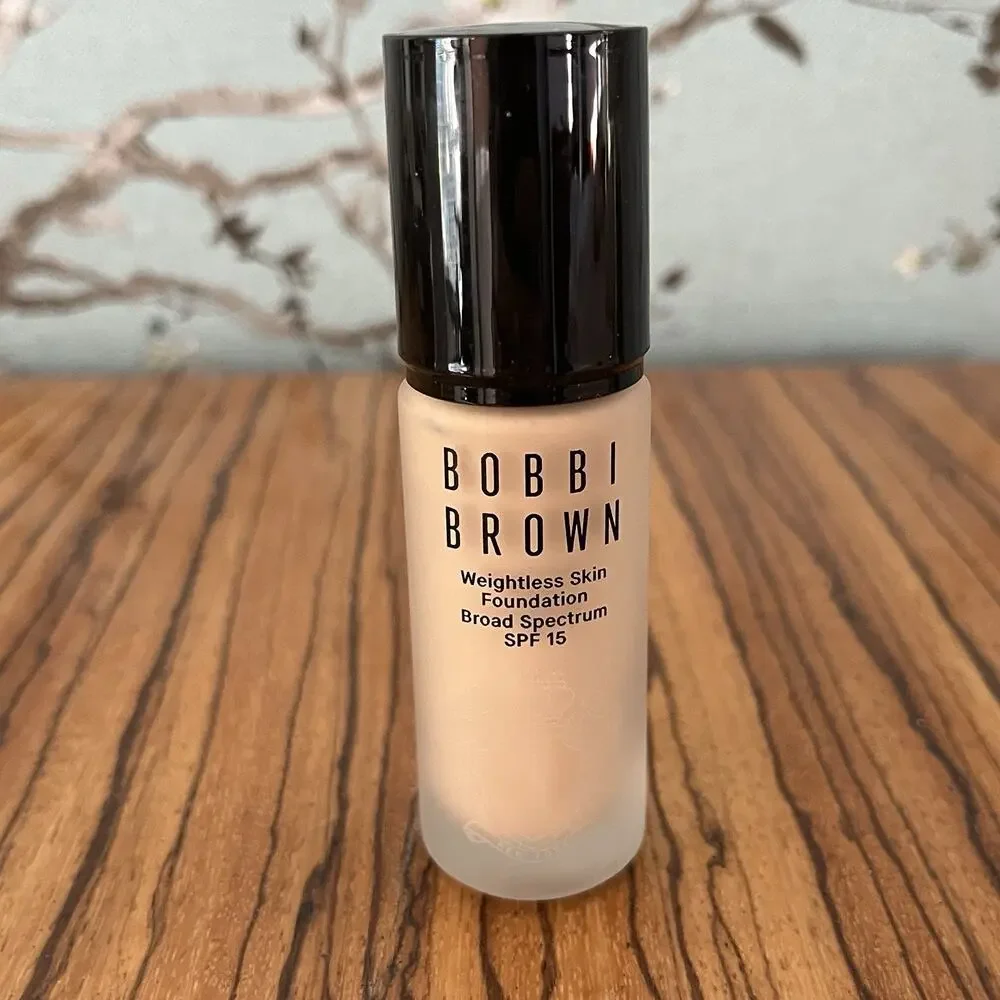 Bobbi Brown Weightless Skin Foundation SPF 15 C-026 Cool Ivory